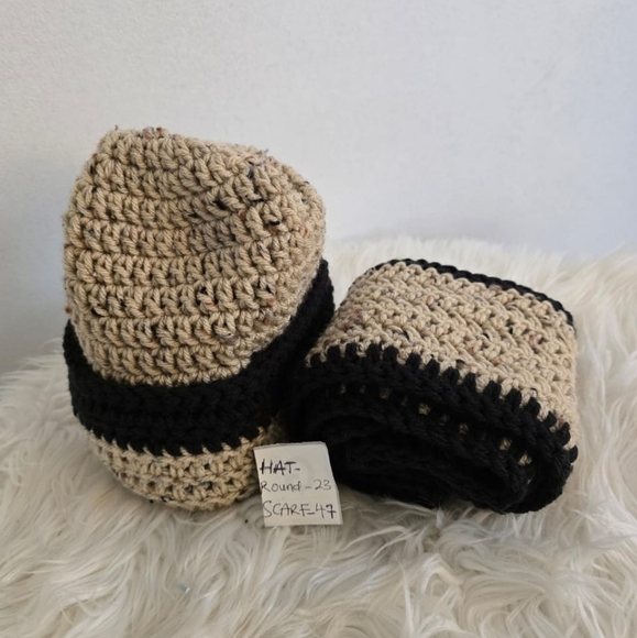 Hand Knitted Tan And Black Hat And Scarf🌴 - Picture 5 of 5